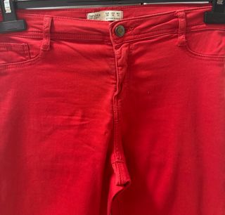 Pantalones vaqueros push up rojos