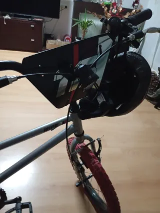 Bicicleta infantil con ruedines marca BMX