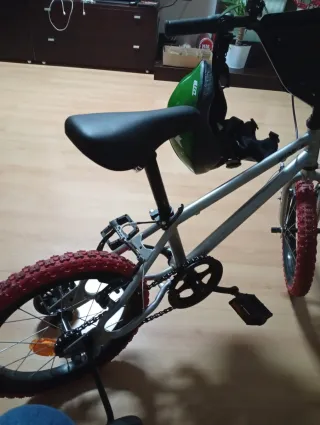 Bicicleta infantil con ruedines marca BMX