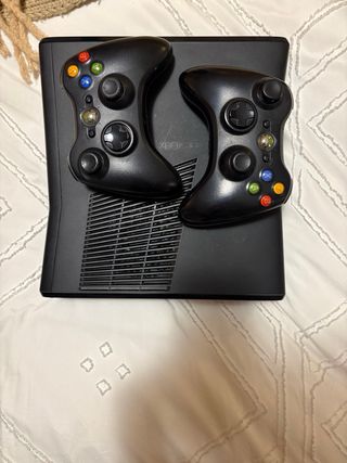 Xbox 360 Negra + 10 Juegos + 2 Mandos