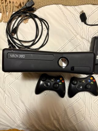 Xbox 360 Negra + 10 Juegos + 2 Mandos