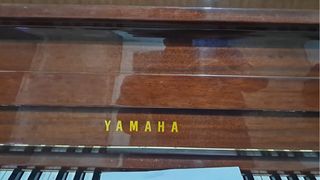 Piano Vertical Yamaha Madera Oscura