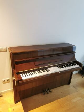 Piano Vertical Yamaha Madera Oscura