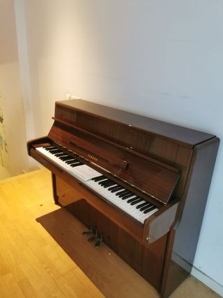 Piano Vertical Yamaha Madera Oscura