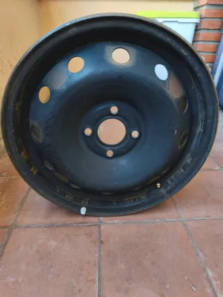 Llanta de coche negra de 15". De Renault 21 TXI