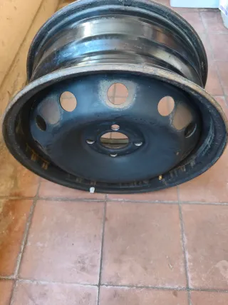 Llanta de coche negra de 15". De Renault 21 TXI