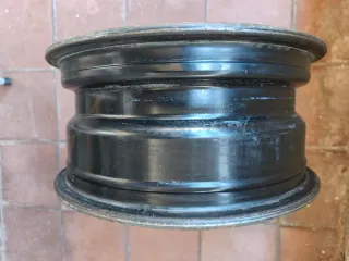 Llanta de coche negra de 15". De Renault 21 TXI