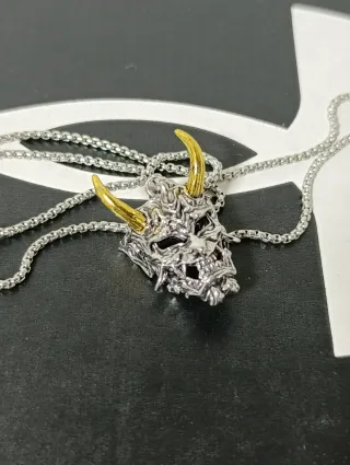 Collana con ciondolo teschio