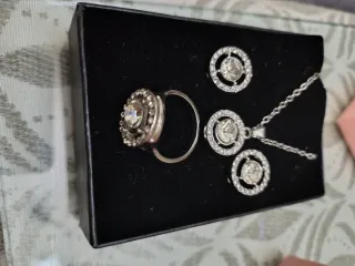 Set di gioielli in argento con zirconi