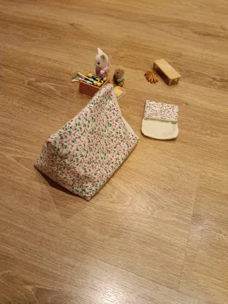 Familia Sylvanian con tienda y accesorios