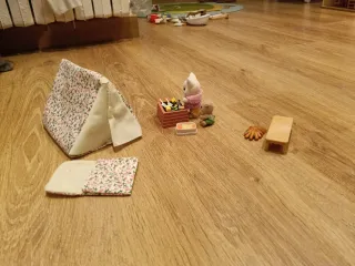 Familia Sylvanian con tienda y accesorios