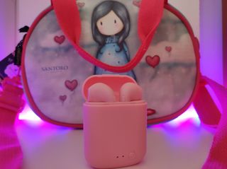 Bolso Santoro y Auriculares Bluetooth Rosa