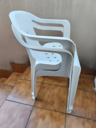 Sillas de terraza de plástico blanco