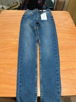Pantalón vaquero Bershka Talla 34