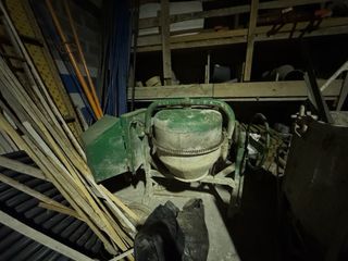 Material y maquinaria de construcción.