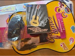 Guitarra rosa para niña