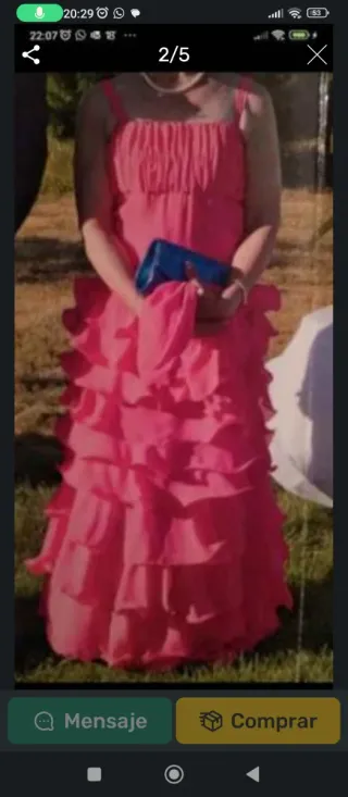 Vestido de fiesta fucsia con volantes