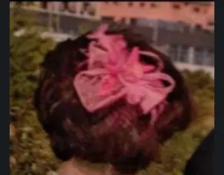 Vestido de fiesta fucsia con volantes