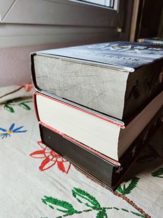 Alas sangre, Hierro, Ónix. 1° Edición de Planeta