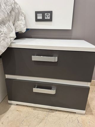 Cabecero y mesitas de noche