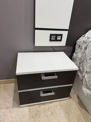 Cabecero y mesitas de noche