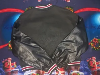 Chaqueta SHEIN Negra con Letra A Roja Talla M