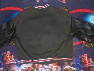 Chaqueta SHEIN Negra con Letra A Roja Talla M