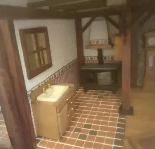 Casa de muñecas rústica de madera