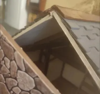 Casa de muñecas rústica de madera