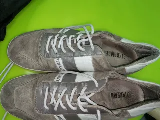 Zapatillas Bikkembergs grises y blancas