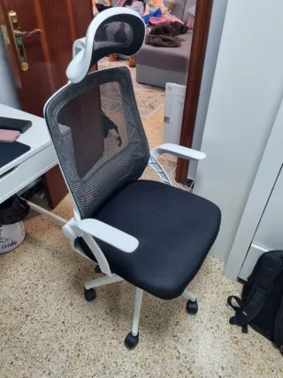 Silla de oficina ergonómica negra