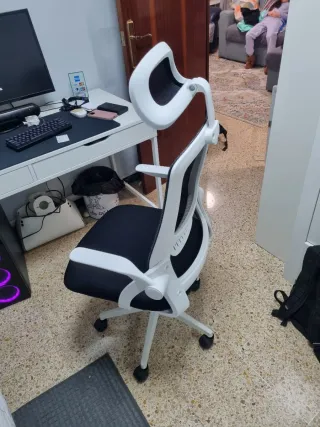 Silla de oficina ergonómica negra
