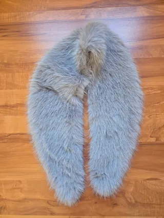 Estola de pelo gris nueva