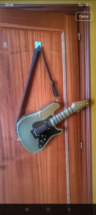 Bolso Guitarra Negro y Dorado