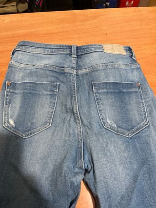 Pantalón vaquero Zara Talla 40