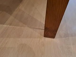 Mesa de salón de madera