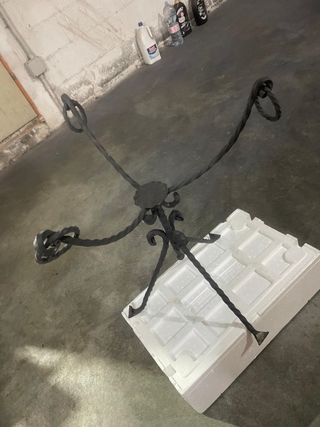 Basso rame antico con supporto