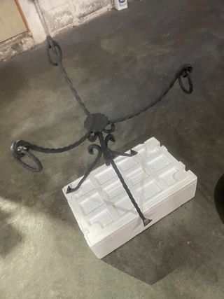 Basso rame antico con supporto