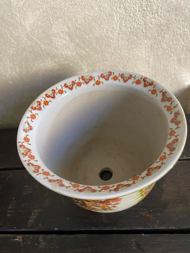 Vaso in ceramica giapponese decorato