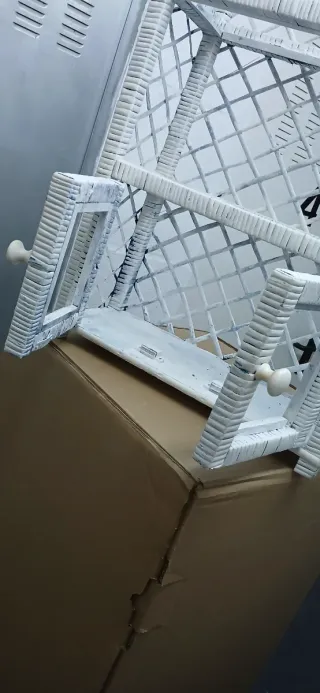 Estantería de mimbre blanca