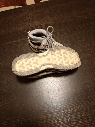 Botas montaña Quechua T44 Negro/Gris