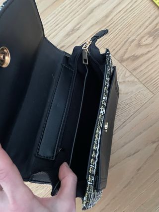 Bolso tweed negro y blanco con cadena dorada