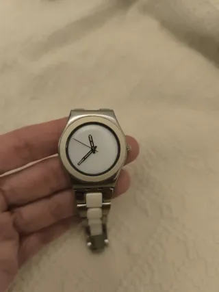 Reloj Swatch Mujer Plata y Blanco