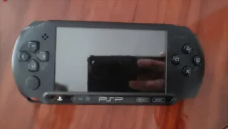 PSP Street con caricabatterie e giochi