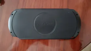 PSP Street con caricabatterie e giochi