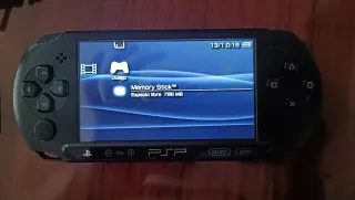 PSP Street con caricabatterie e giochi