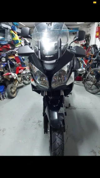 Suzuki Moto Negra