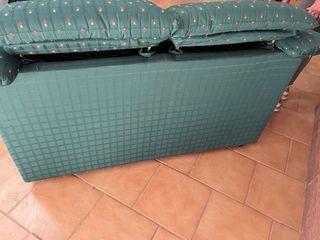 Sofá de 2 plazas en tela verde