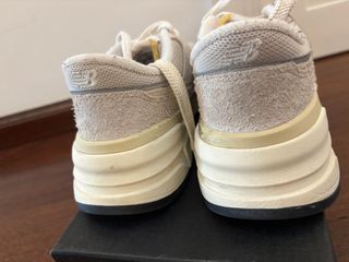 New Balance Talla 39 Beige/Gris