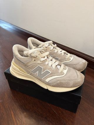 New Balance Talla 39 Beige/Gris